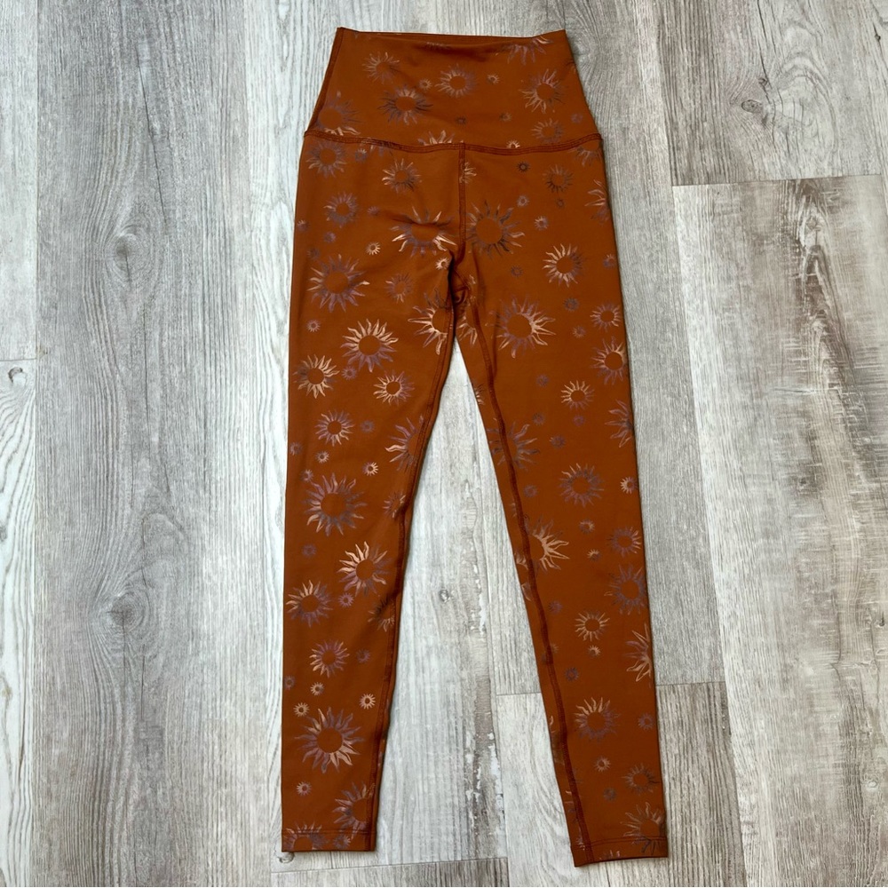 Beyond Yoga High Waisted Foil Sun Print Midi 25” size XS